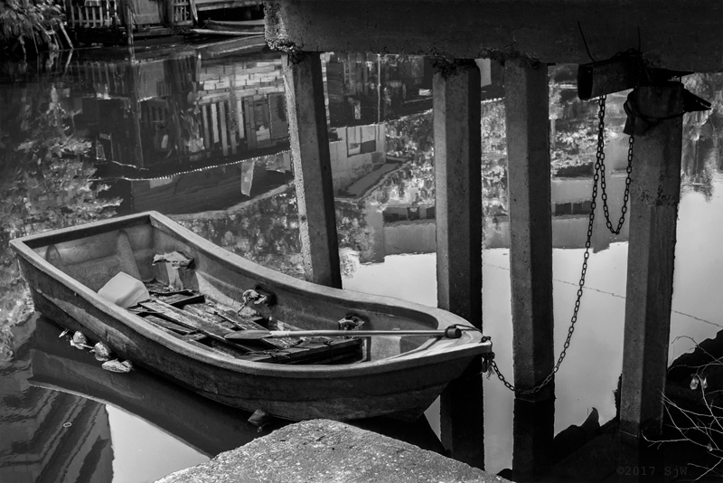 Rowing boat on Khlong Prem Prachakon in Bangkok